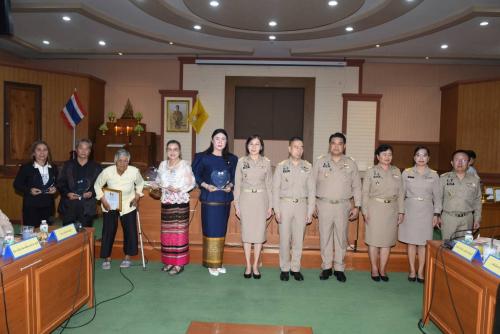 พิธีมอบรางวัลผู้ประกอบการท่าเรือดีเด่นคลองดำเนินสะดวก และมอบใบประกาศเกียรติคุณโครงการเจ้าบ้านที่ดี